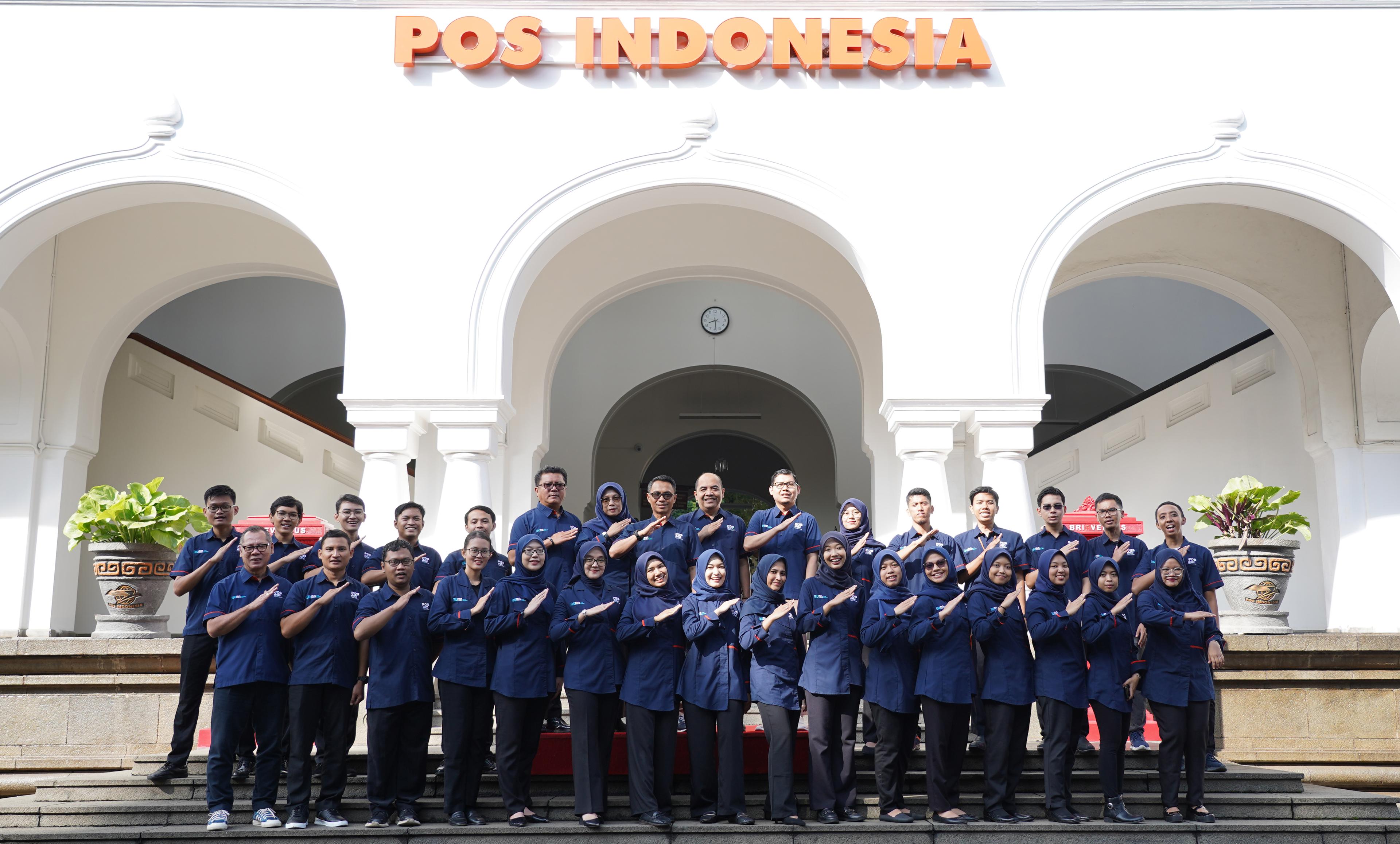 Foto Karyawan Pos Indonesia