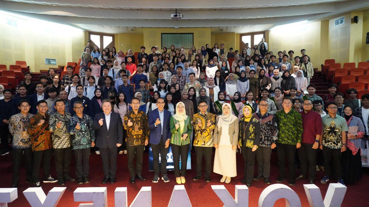 Direktur Human Capital Management Menjadi Narsum di kegiatan VoKaNext 2025. Jatinangor, 28 Agustus 2025
