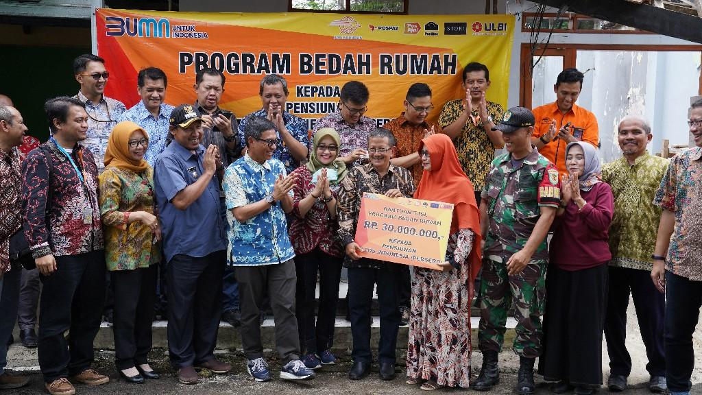 Gallery Photo 11-12 Agustus 2022. Bantuan TJSL Program Kesehatan Pemberian Kursi Roda dan Program Bedah Rumah