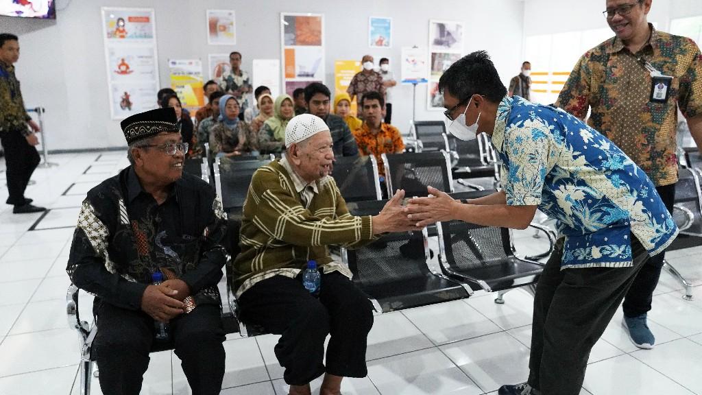 Gallery Photo 11-12 Agustus 2022. Bantuan TJSL Program Kesehatan Pemberian Kursi Roda dan Program Bedah Rumah