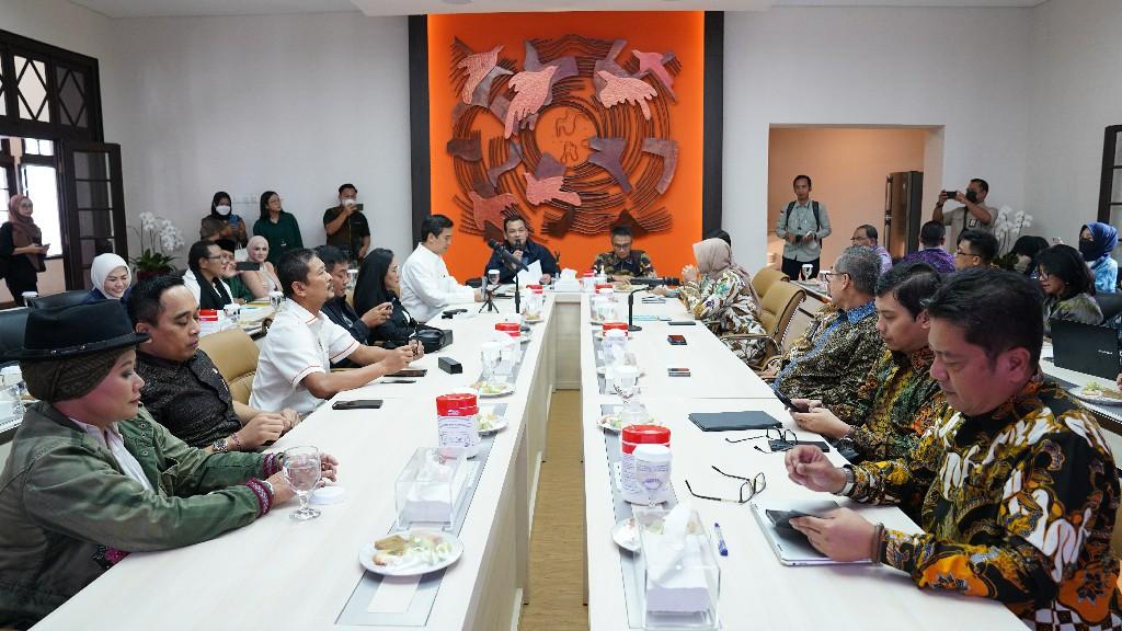 Gallery Photo 2 Februari 2023 - Kunjungan Kerja Komisi VI ke Kantor Pusat Pos Indonesia