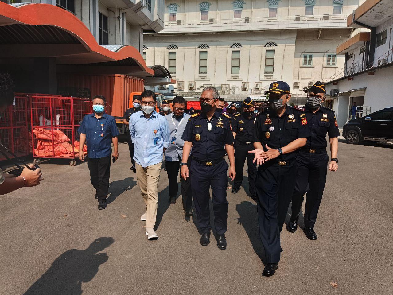 Gallery Photo 21 Juli 2022. Kunjungan Dirjen BeaCukai di Tempat Penimbunan Sementara Jakarta