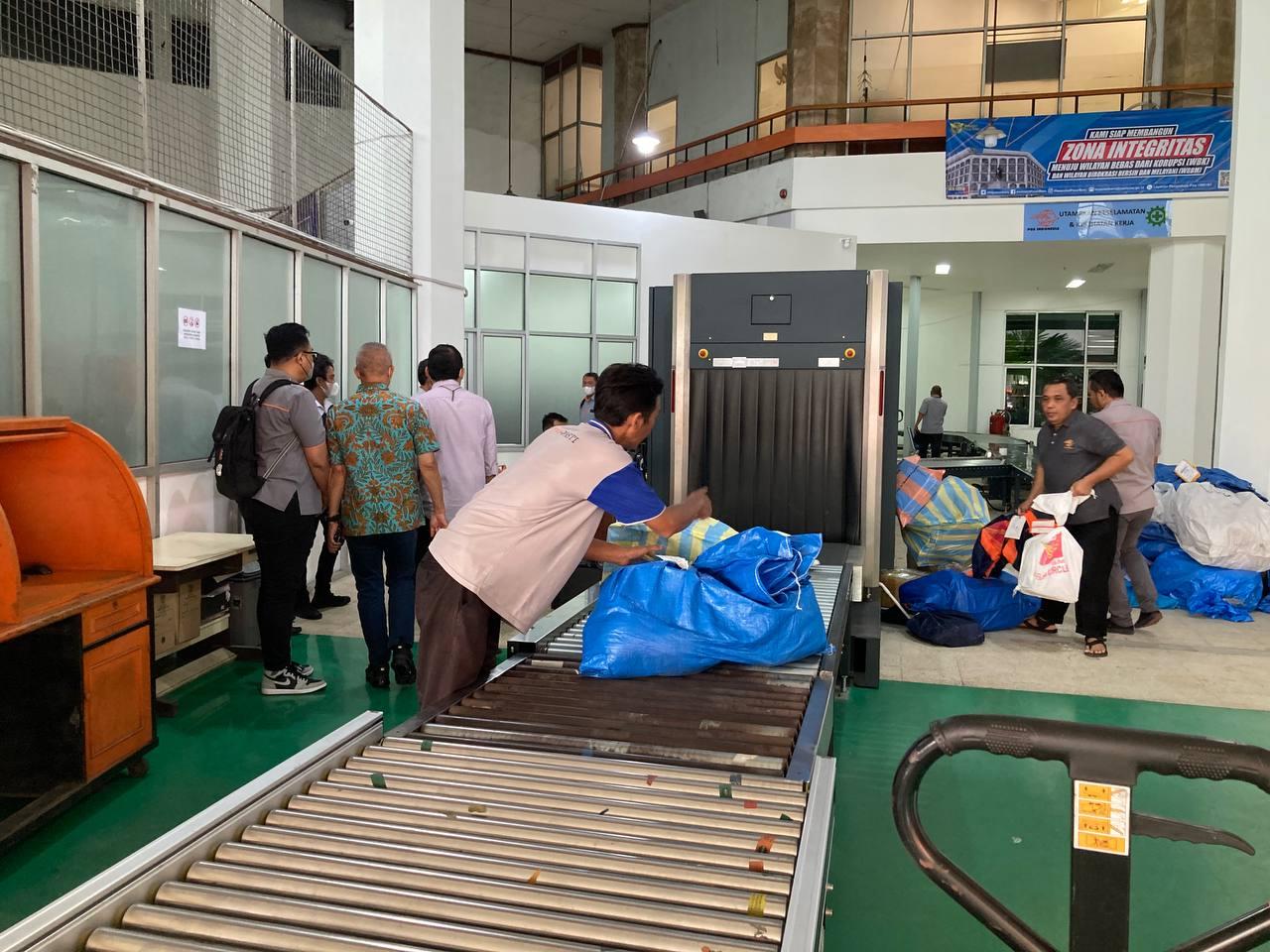 Gallery Photo 25 Juli 2022. Monitoring TPS & War Room Regional 2 oleh Direktur Operasi dan Teknologi Informasi dan Komisaris