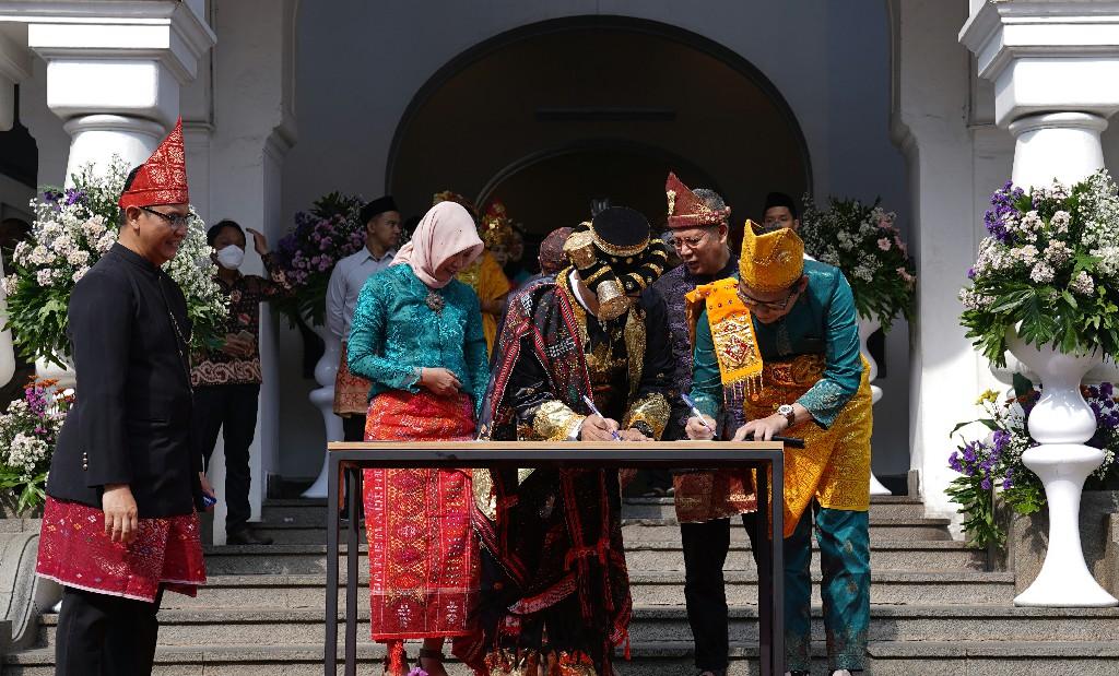 Gallery Photo 26 Agustus 2022 - Penandatanganan Sampul Hari Pertama Seri 276