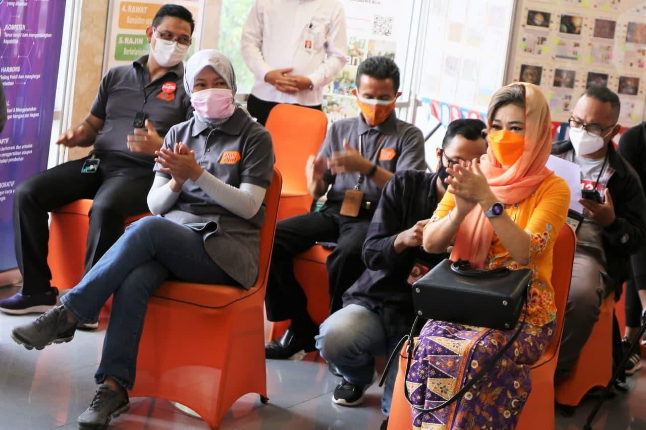 Gallery Photo 30 Agustus 2021. Pos Indonesia Fasilitasi Pengiriman APD Sahabat Indonesia Maju