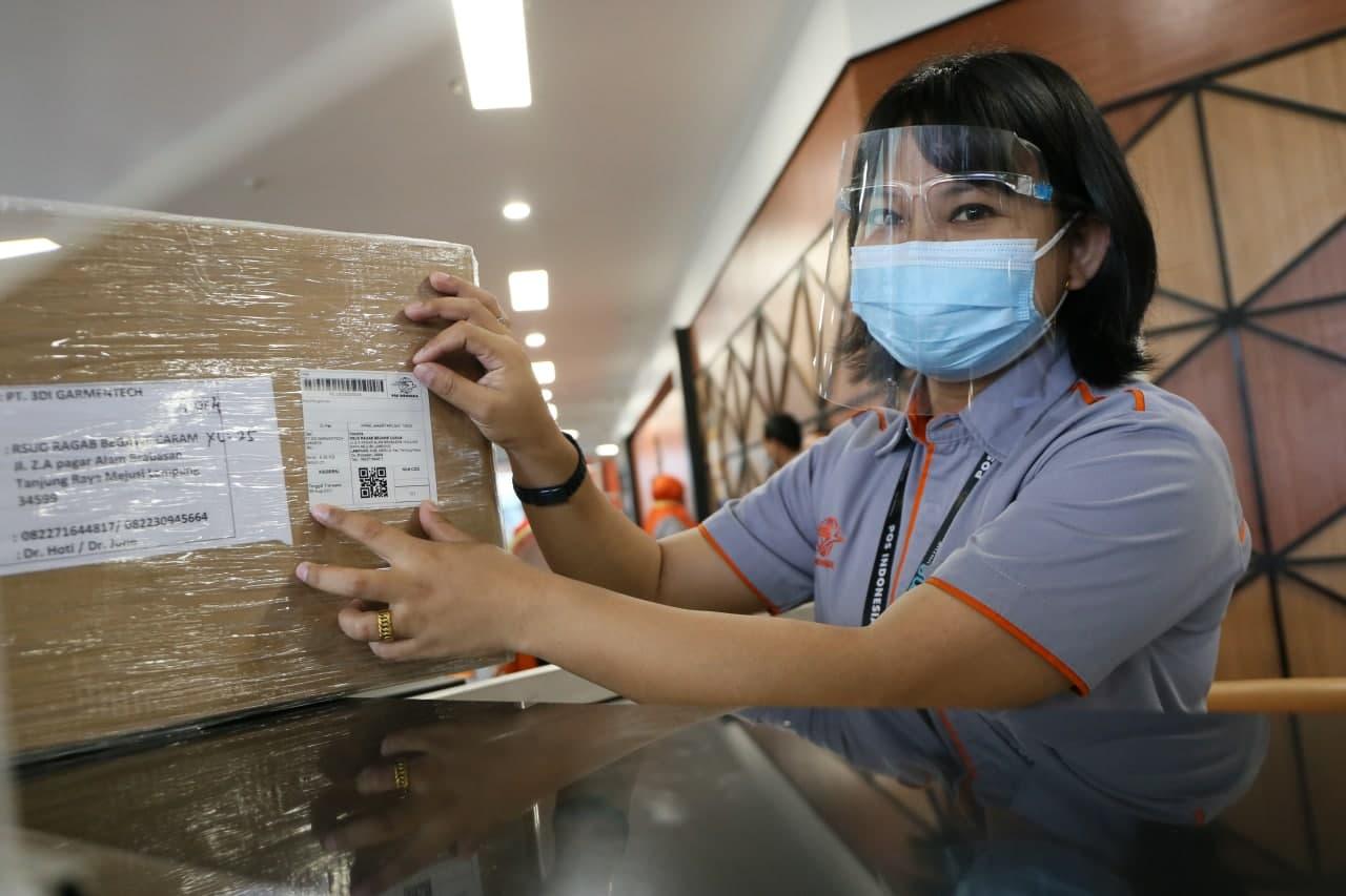 Gallery Photo 30 Agustus 2021. Pos Indonesia Fasilitasi Pengiriman APD Sahabat Indonesia Maju