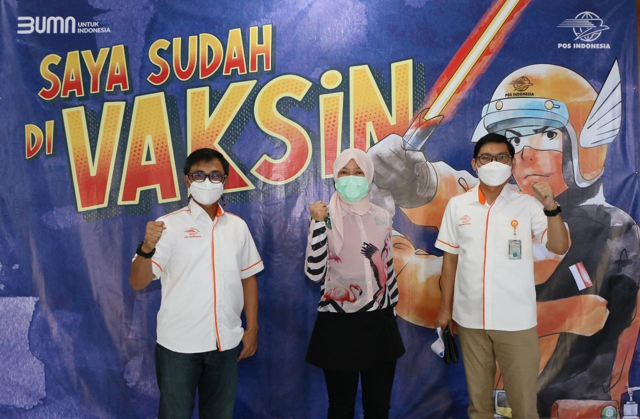 Gallery Photo 31 Maret 2021. 12.000 Pegawai Pos Menerima Vaksinasi Vaksinasi Covid-19