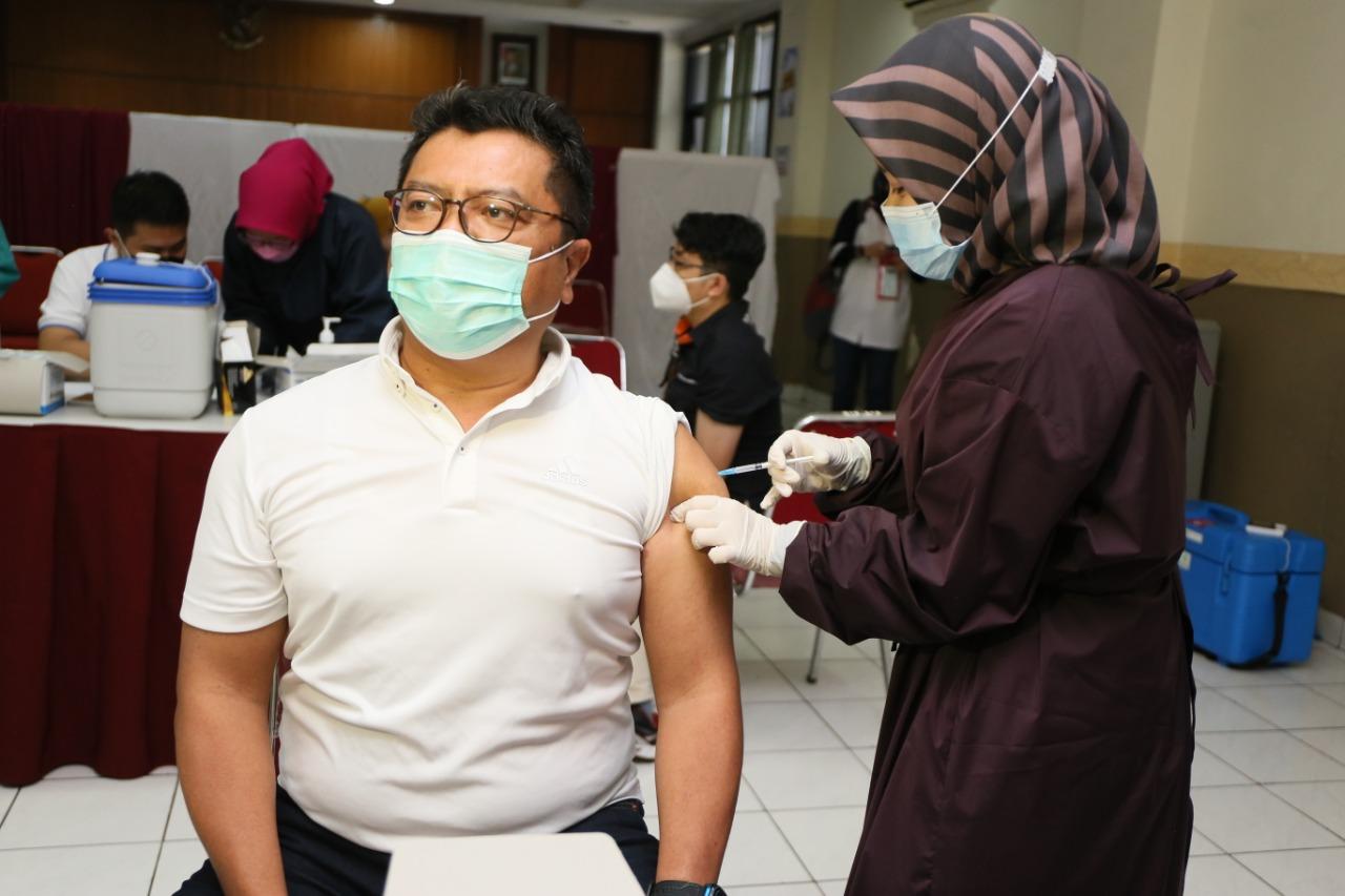 Gallery Photo 31 Maret 2021. 12.000 Pegawai Pos Menerima Vaksinasi Vaksinasi Covid-19