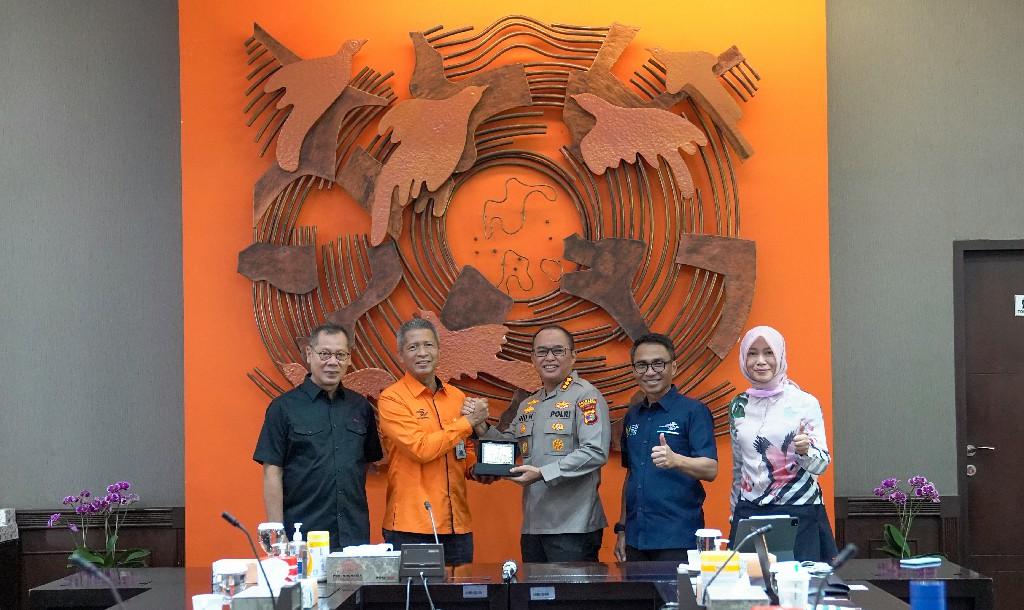 Gallery Photo 4 Oktober 2022. Penyerahan Piagam Karya Jasa Kepada Kapolresta Bandar Lampung Kombes Pol Ino Harianto S.IK., MM -