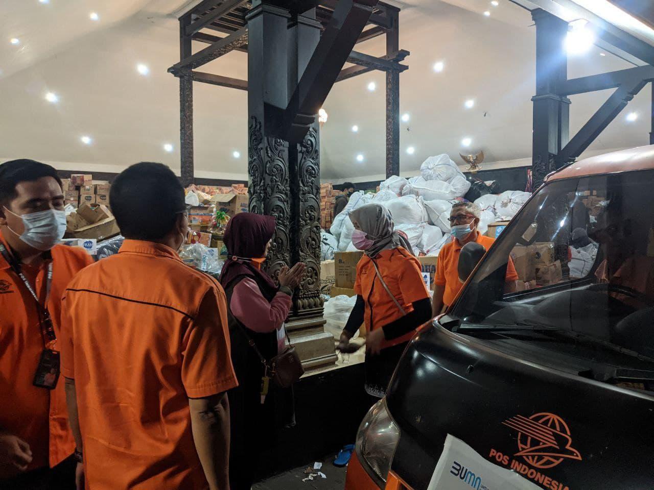 Gallery Photo 8 Desember 2021. Pos Indonesia Peduli Bantu Korban Erupsi Semeru