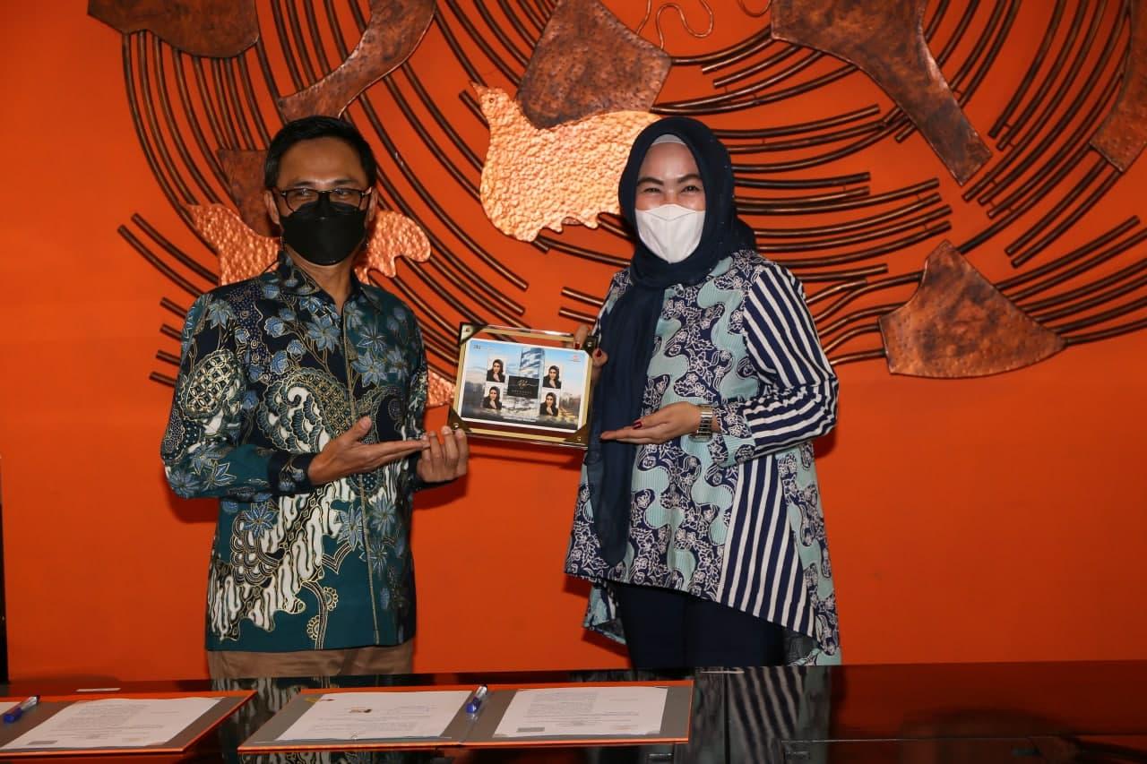 Gallery Photo 9 Juli 2021. Penandatangan Nota Kesepahaman PT Pos Indonesia dengan PT Raya Yasa Lestari dan PKS PT Pos Finansial Indonesia dengan PT Ivesta Nusantara