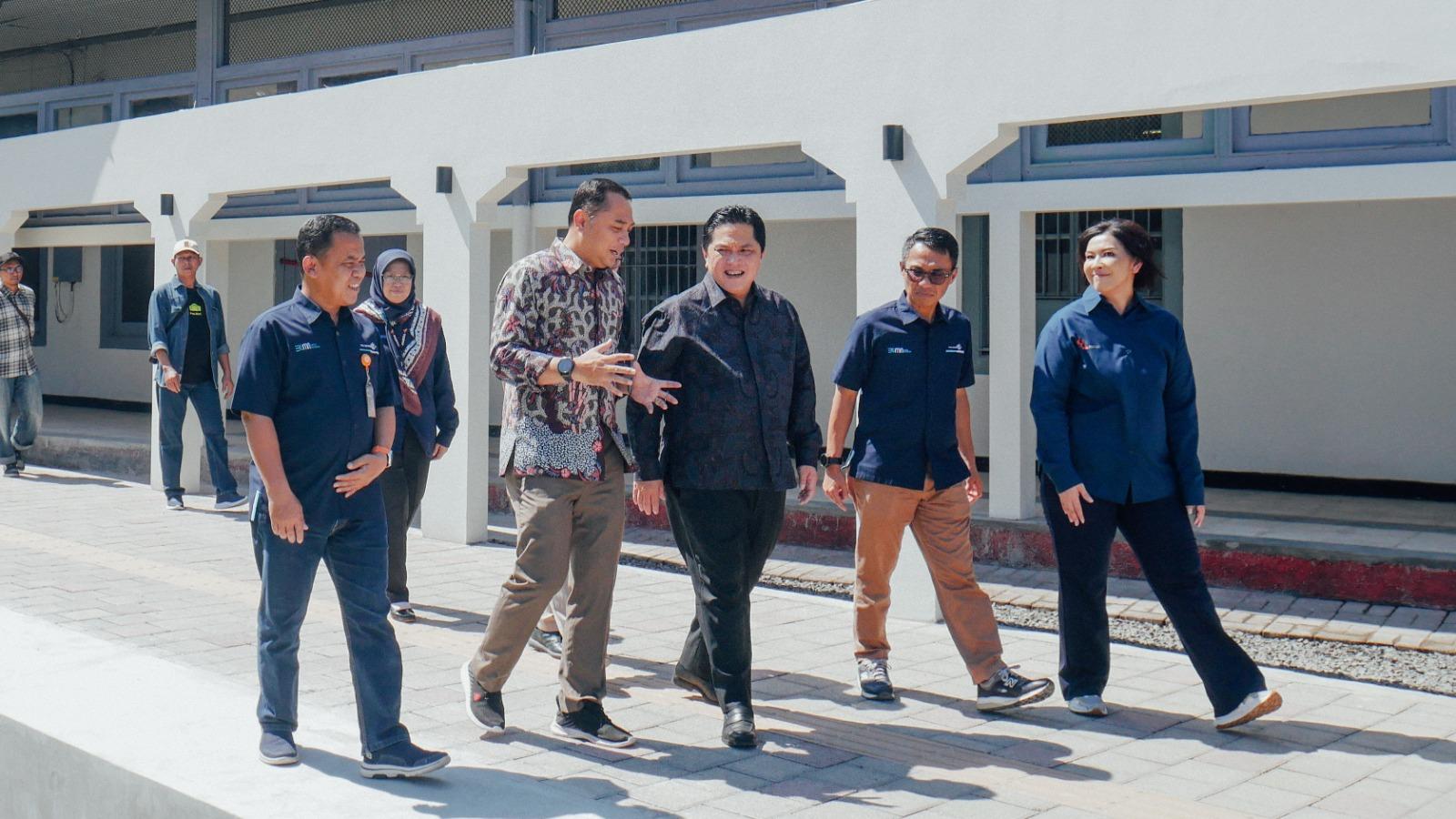 Thumbnail News Lakukan Kunjungan Kerja, Erick Thohir Tinjau Pembangunan Pos Bloc Surabaya