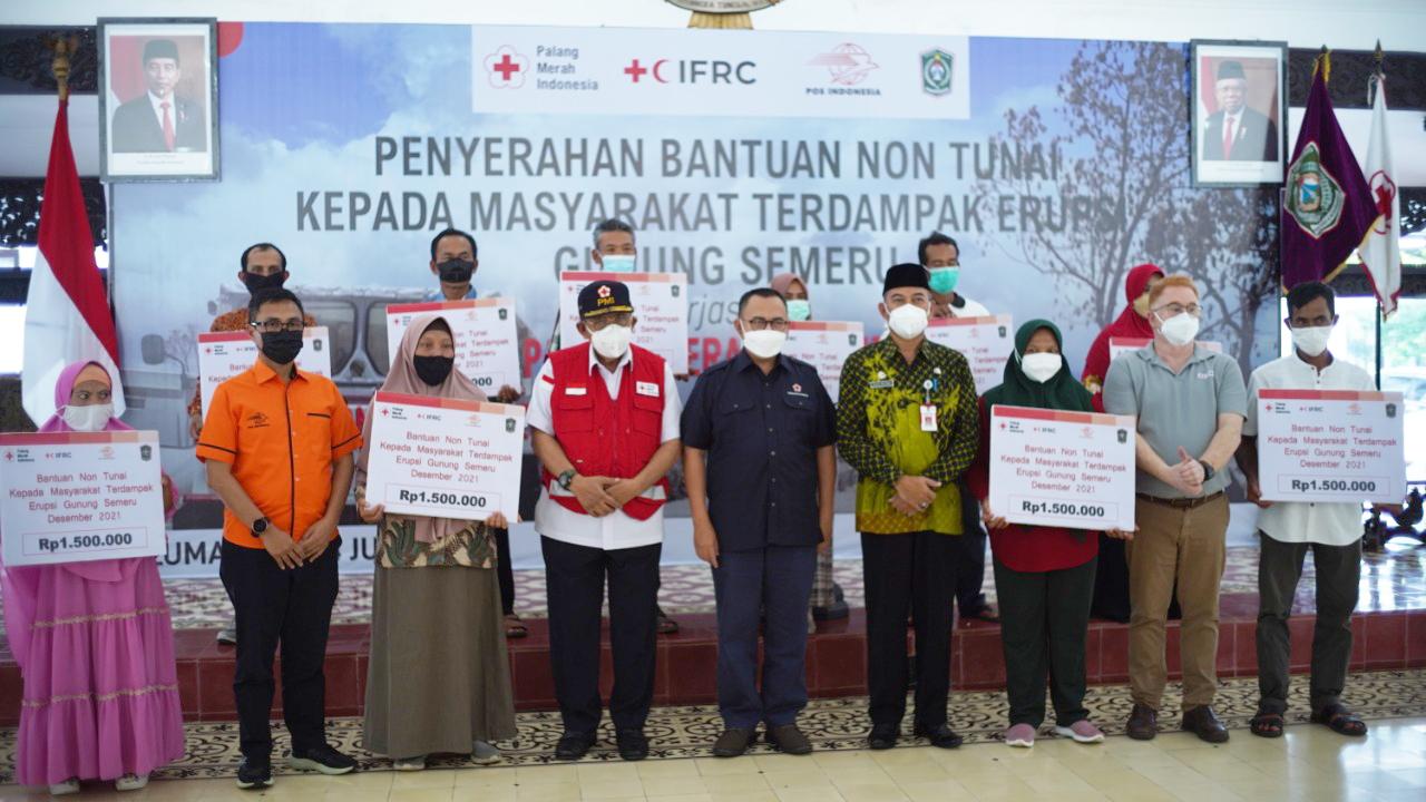 Thumbnail News PMI, Pos Indonesia, dan IFRC Serahkan Bantuan Non Tunai untuk Korban Guguran Awan Panas Semeru