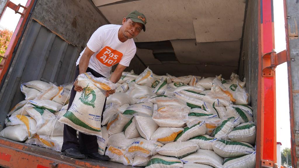 Thumbnail News Pos Indonesia Distribusikan Bantuan Bansos ke Seluruh Negeri