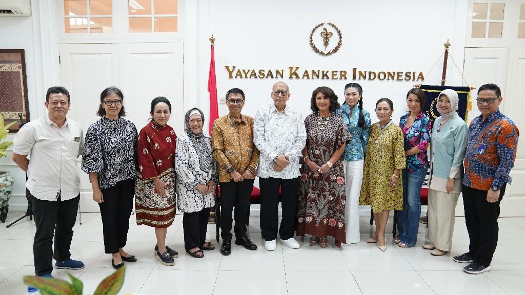 Thumbnail News Pos Indonesia Fasilitasi Penyerahan Bantuan Dana ke Yayasan Kanker Indonesia