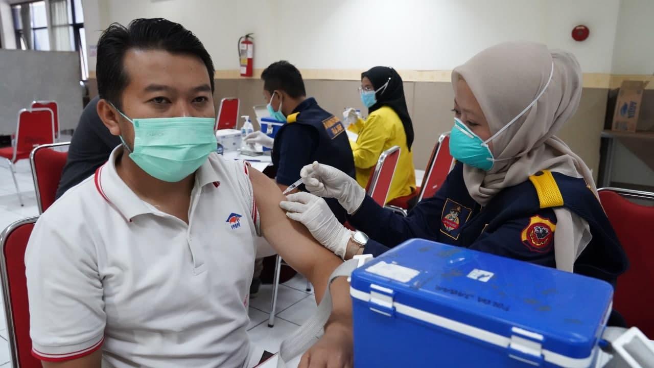 Thumbnail News Pos Indonesia Gandeng Polda Jabar Gelar Vaksinasi Booster