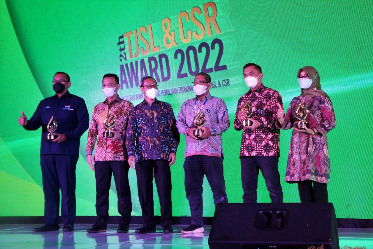 Thumbnail News Pos Indonesia Raih Tiga Penghargaan TJSL&CSR Award 2022